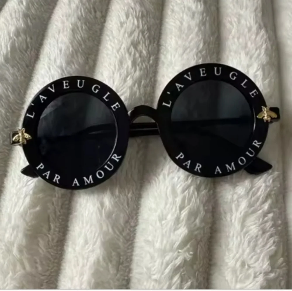 boutique stylish bold